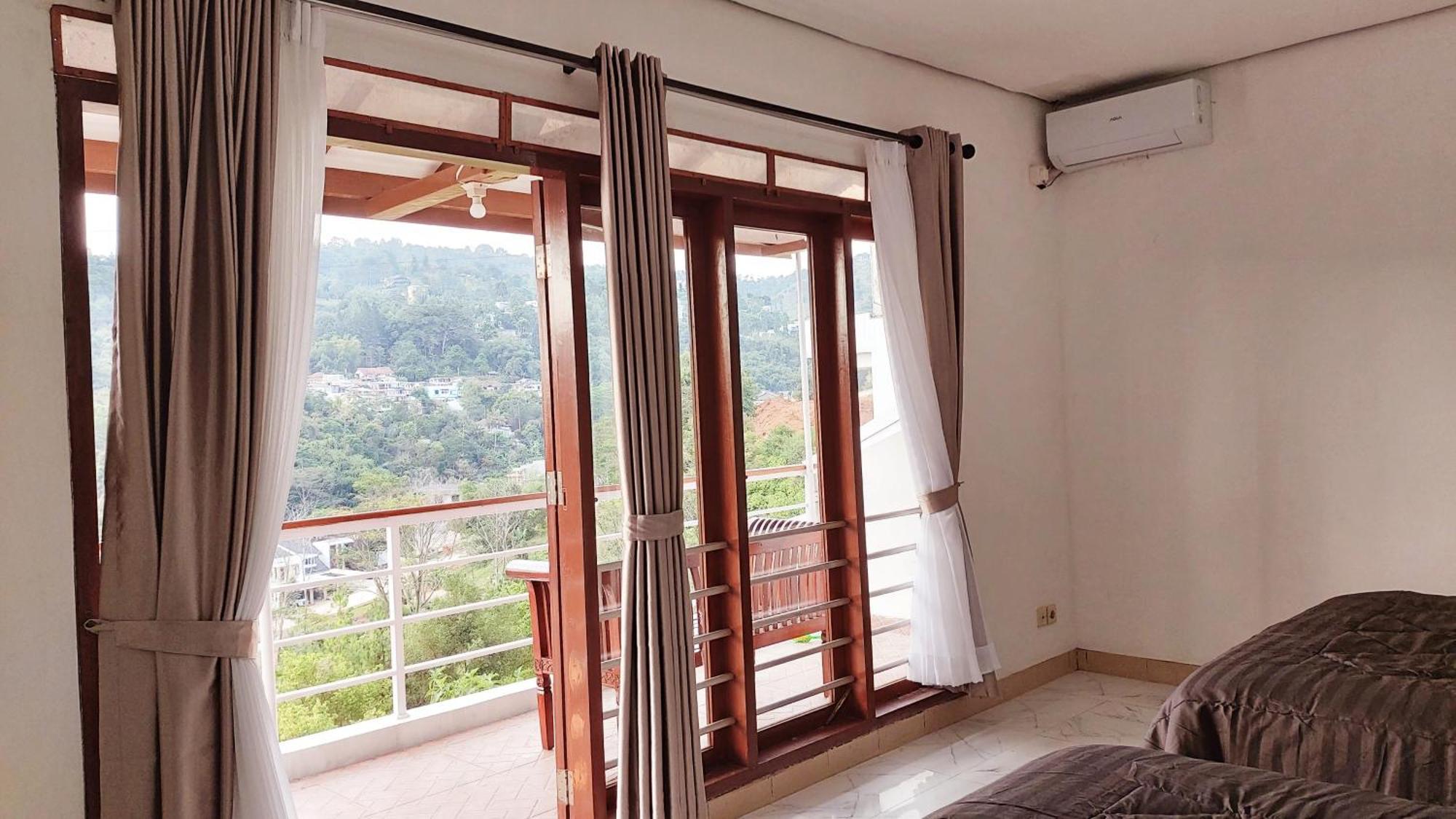 Keluarga Syariah Mawar#9, Dago Resort, 3br Dengan View Pegunungan Dan Fasilitas Premium Villa Bandung